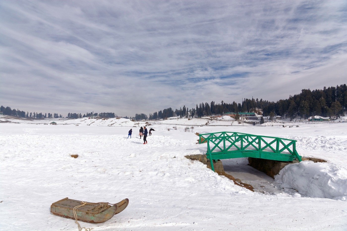 Snowy Gulmarg meadows and peaks